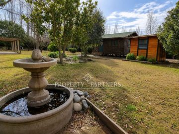 Lo Pinto, Casa en Condominio con Agua Propia, Gran Jardín y Cabaña de Invitados