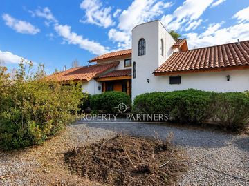 Lo Pinto, Casa en Condominio con Agua Propia, Gran Jardín y Cabaña de Invitados