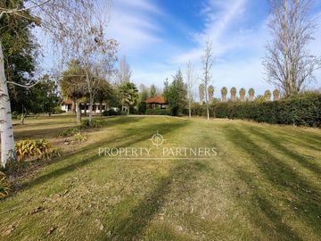 Lo Pinto, Casa en Condominio con Agua Propia, Gran Jardín y Cabaña de Invitados
