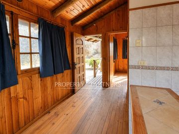 Lo Pinto, Casa en Condominio con Agua Propia, Gran Jardín y Cabaña de Invitados