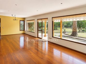 Lo Pinto, Casa en Condominio con Agua Propia, Gran Jardín y Cabaña de Invitados