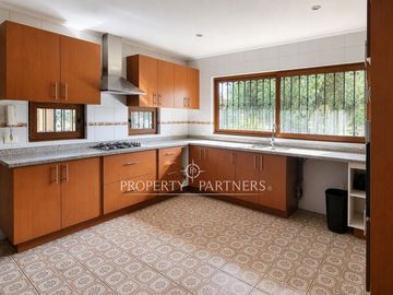Lo Pinto, Casa en Condominio con Agua Propia, Gran Jardín y Cabaña de Invitados