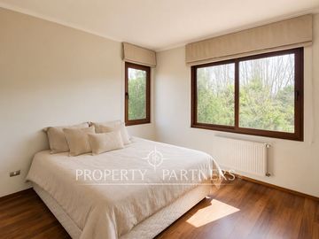 Lo Pinto, Casa en Condominio con Agua Propia, Gran Jardín y Cabaña de Invitados