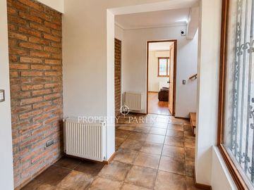 Lo Pinto, Casa en Condominio con Agua Propia, Gran Jardín y Cabaña de Invitados
