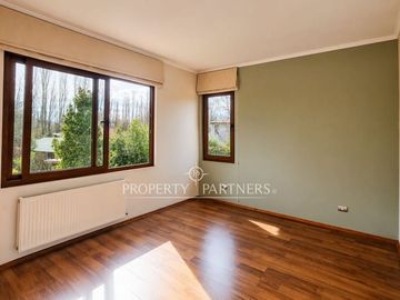 Lo Pinto, Casa en Condominio con Agua Propia, Gran Jardín y Cabaña de Invitados