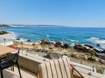 Vista despejada al mar y en primera línea, espectacular departamento remodelado y amoblado