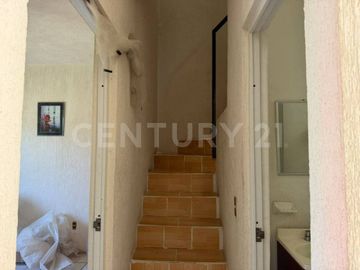Casa en Fracc. Colomos Residencial, El Colomo, Mzo. Colima. C.P. 28800