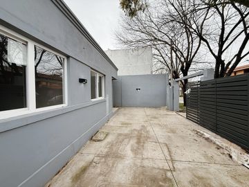 Venta: Casa de tres dormitorios con galería y parrillero a estrenar en Fisherton, Rosario