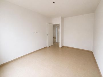 Venta: Casa de tres dormitorios con galería y parrillero a estrenar en Fisherton, Rosario
