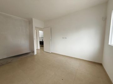 Venta: Casa de tres dormitorios con galería y parrillero a estrenar en Fisherton, Rosario