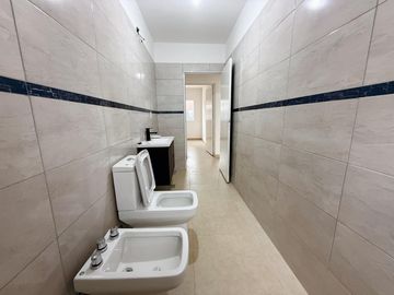 Venta: Casa de tres dormitorios con galería y parrillero a estrenar en Fisherton, Rosario
