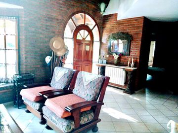Casa en venta y alquiler anual en Country Banco Provincia