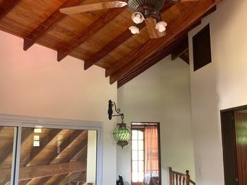 Casa en venta y alquiler anual en Country Banco Provincia