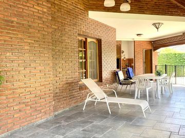 Casa en venta y alquiler anual en Country Banco Provincia