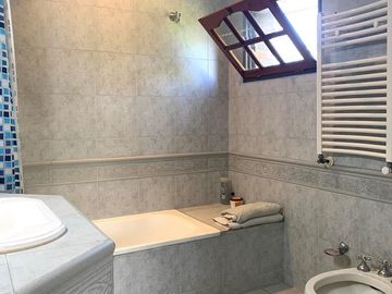 Casa en venta y alquiler anual en Country Banco Provincia