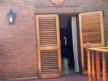 Casa en venta y alquiler anual en Country Banco Provincia