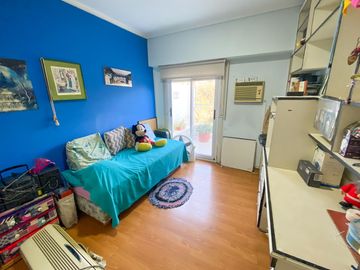 VENTA DEPARTAMENTO 5 AMBIENTES, CON BALCON FRENTE A PLAZA ARENALES - VILLA DEVOTO