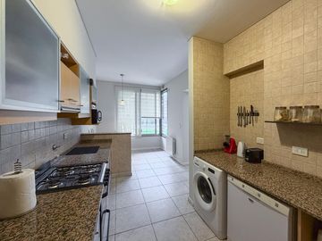 Casa de 3 dormitorios con 2 cocheras, jardín y pileta en Refinería