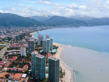 Departamento amueblado frente al mar en venta en Puerto Vallarta