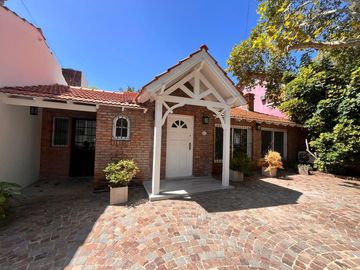 Casa en Alquiler | Punta Chica | 2 Dorm. | Jardín y Pileta. San Fernando