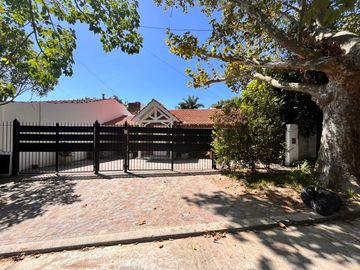 Casa en Alquiler | Punta Chica | 2 Dorm. | Jardín y Pileta. San Fernando