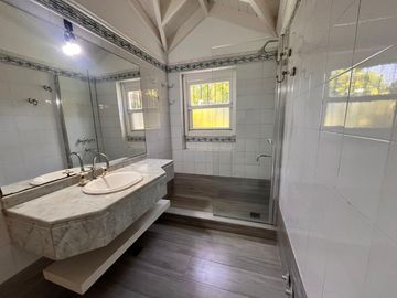 Casa en Alquiler | Punta Chica | 2 Dorm. | Jardín y Pileta. San Fernando