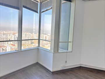 Oficina en arriendo Amplios espacios y vistas panoramicas en el corazn de Santiago centro Historico