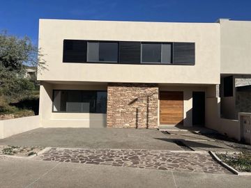 CASA EN ALTOZANO, QUERETARO