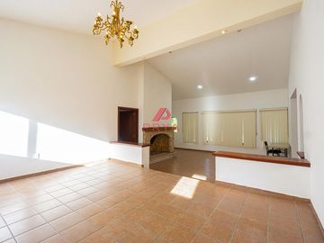 Casa en venta en Hacienda La Herradura con 2,048 m² de terreno y jardín