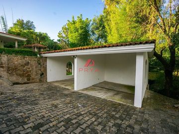 Casa en venta en Hacienda La Herradura con 2,048 m² de terreno y jardín