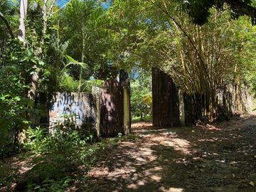 Terreno con casa de campo en Zihuatanejo