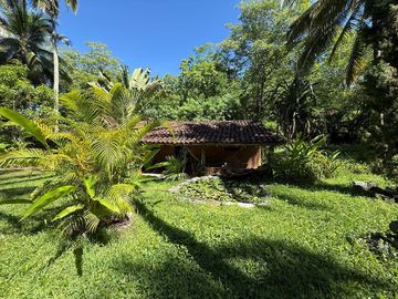 Terreno con casa de campo en Zihuatanejo