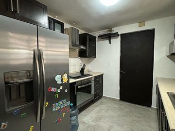 Casa con paneles solares, esquina, con excedente y semi amueblada