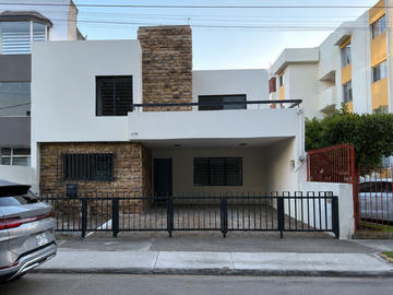 Casa en renta en Jardines del Bosque