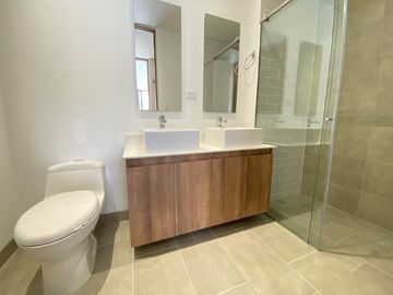 APARTAMENTO EN ARRIENDO UBICADO EN EL POBLADO SECTOR CIUDAD DEL RIO