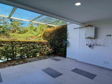 CASA EN ARRIENDO EN AV ALBERTO MENDOZA/MANIZALES