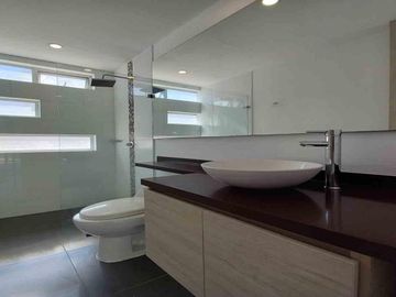 CASA EN ARRIENDO EN AV ALBERTO MENDOZA/MANIZALES