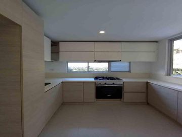 CASA EN ARRIENDO EN AV ALBERTO MENDOZA/MANIZALES