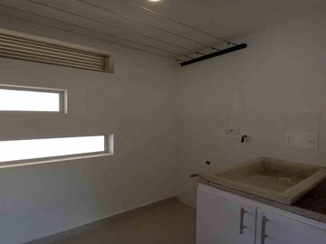 CASA EN ARRIENDO EN AV ALBERTO MENDOZA/MANIZALES