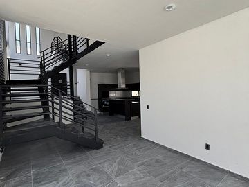 Casa en Venta | Renta en Lomas de Juriquilla + 4 recámaras + cuarto de servicio