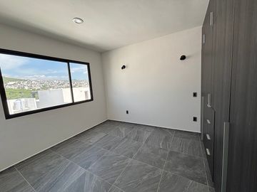 Casa en Venta | Renta en Lomas de Juriquilla + 4 recámaras + cuarto de servicio