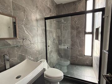 Casa en Venta | Renta en Lomas de Juriquilla + 4 recámaras + cuarto de servicio