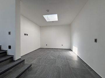 Casa en Venta | Renta en Lomas de Juriquilla + 4 recámaras + cuarto de servicio