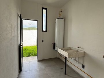 Casa en Venta | Renta en Lomas de Juriquilla + 4 recámaras + cuarto de servicio