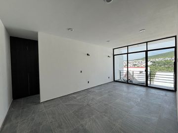 Casa en Venta | Renta en Lomas de Juriquilla + 4 recámaras + cuarto de servicio