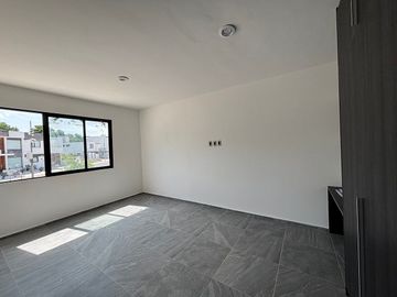 Casa en Venta | Renta en Lomas de Juriquilla + 4 recámaras + cuarto de servicio