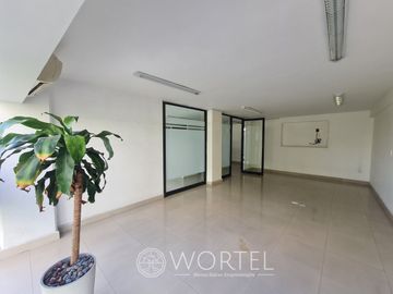 Renta de Oficina Del Valle | 150 m2 | Acondicionada
