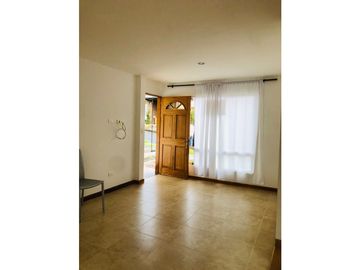 Casa para la renta en el retiro