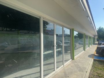 Local comercial en renta sobre avenida Prolongación Paseo de Montejo.