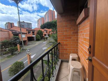 Espectacular casa con patio, esto es muy escaso en Envigado